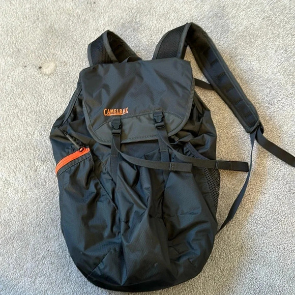 CAMELBAK Arete 18 EUC - Picture 1 of 5